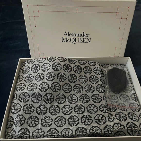 Alexander McQueen oversized shoe sz 45E (12 US) only worn once - Picture 4 of 6